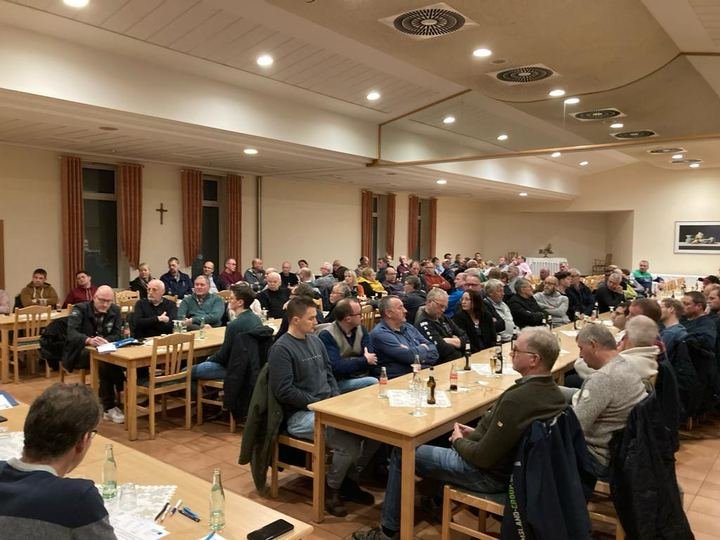 Generalversammlung 06.12.2023 – Diskussion im Saal